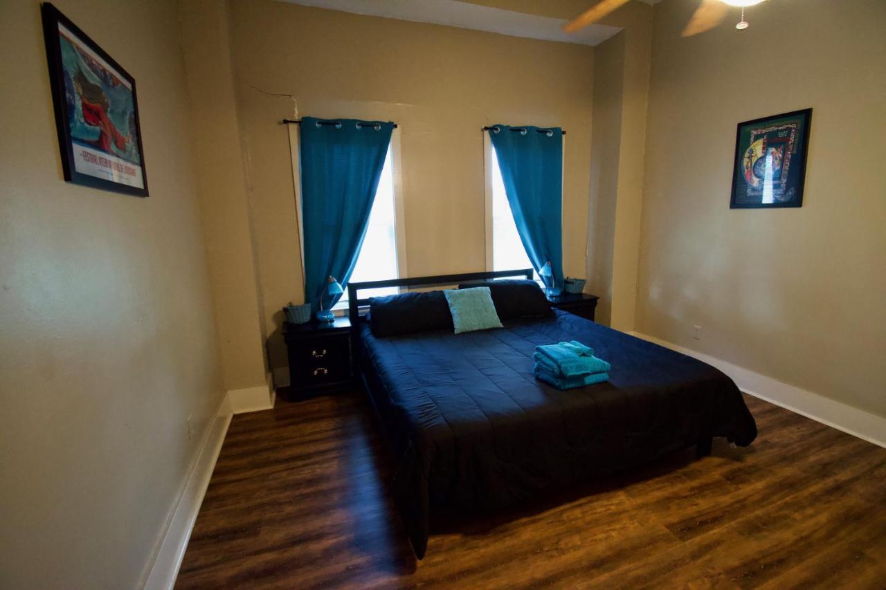Cajun Hostel Downtown ลาฟาแย็ตต์ ภายนอก รูปภาพ