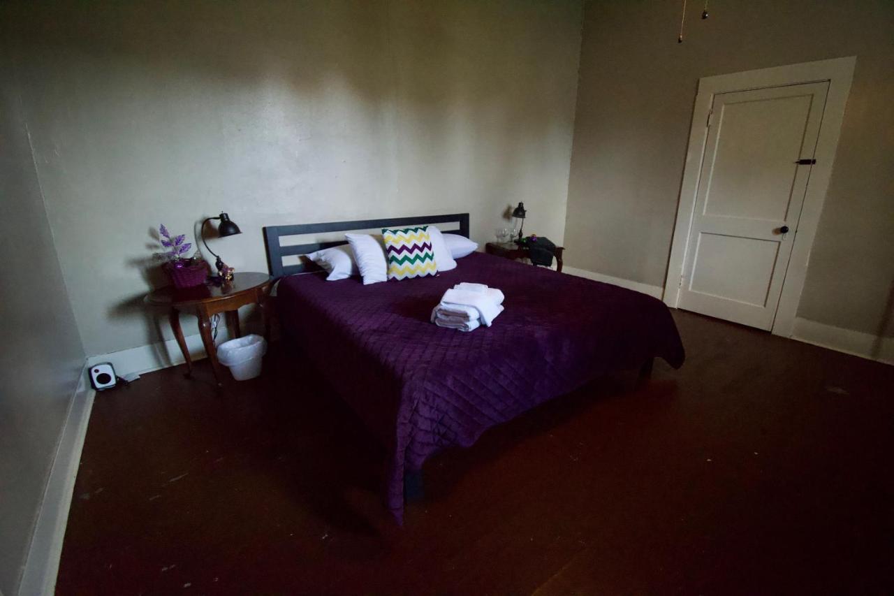 Cajun Hostel Downtown ลาฟาแย็ตต์ ภายนอก รูปภาพ