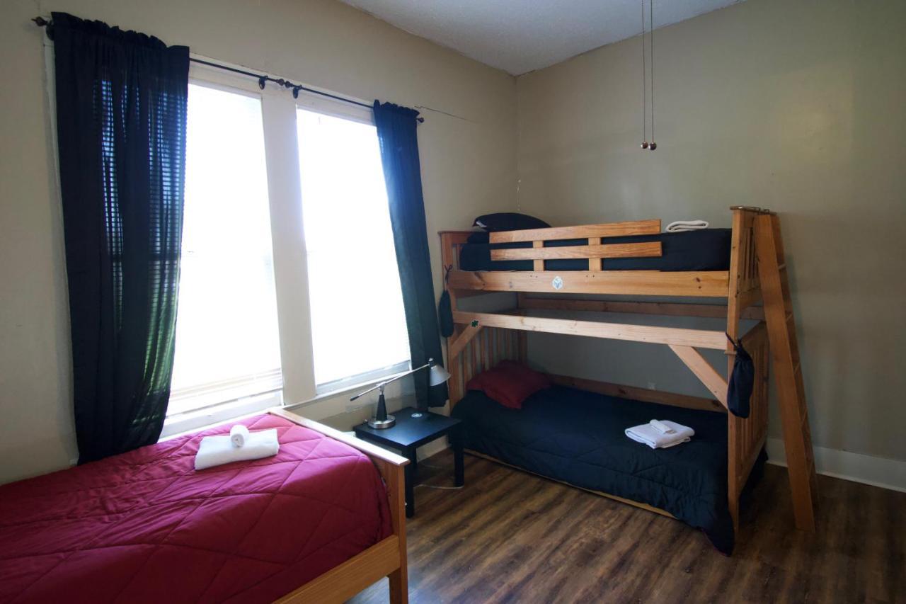 Cajun Hostel Downtown ลาฟาแย็ตต์ ภายนอก รูปภาพ